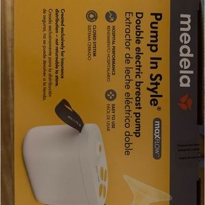 Medela pump in style breast pump with extra storage bottles !!